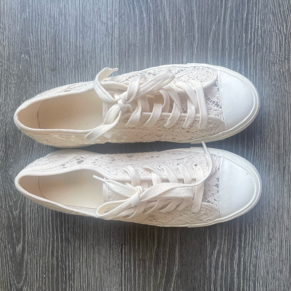 Women's Lace Sneakers in Cream